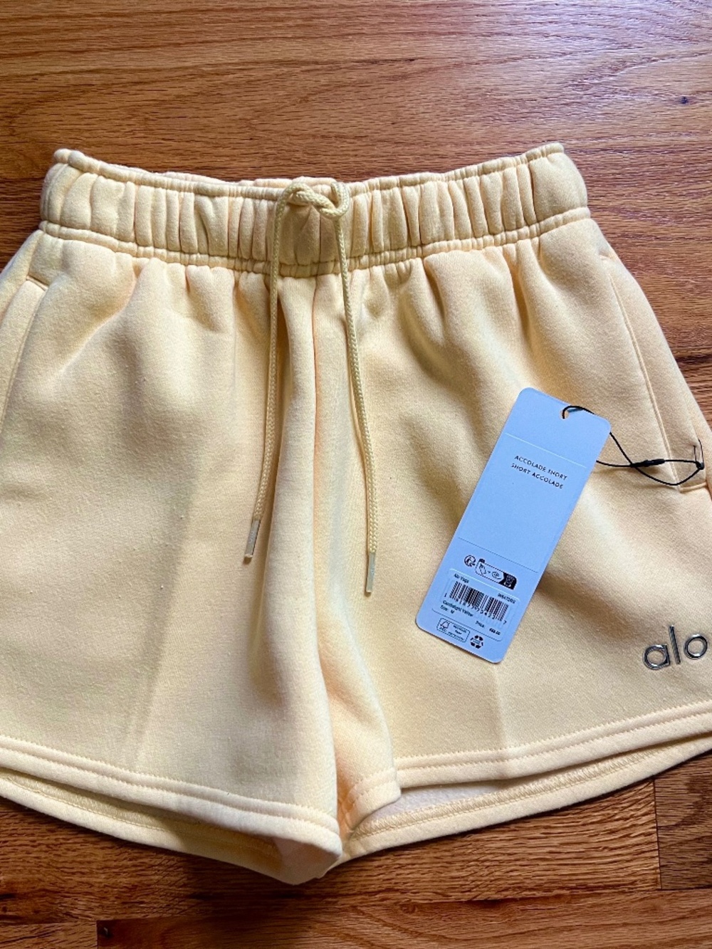 Alo Yoga Accolade lounge shorts CandleLight  women’s XS/m  **DUPLICATE**,NWT